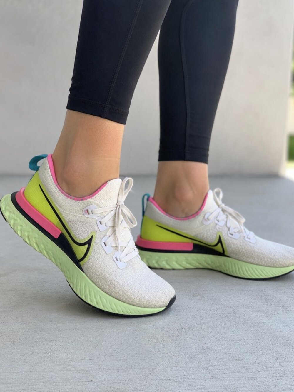 Nike React Infinity Run Flyknit White Green Black Women’s Running Shoes 8.5